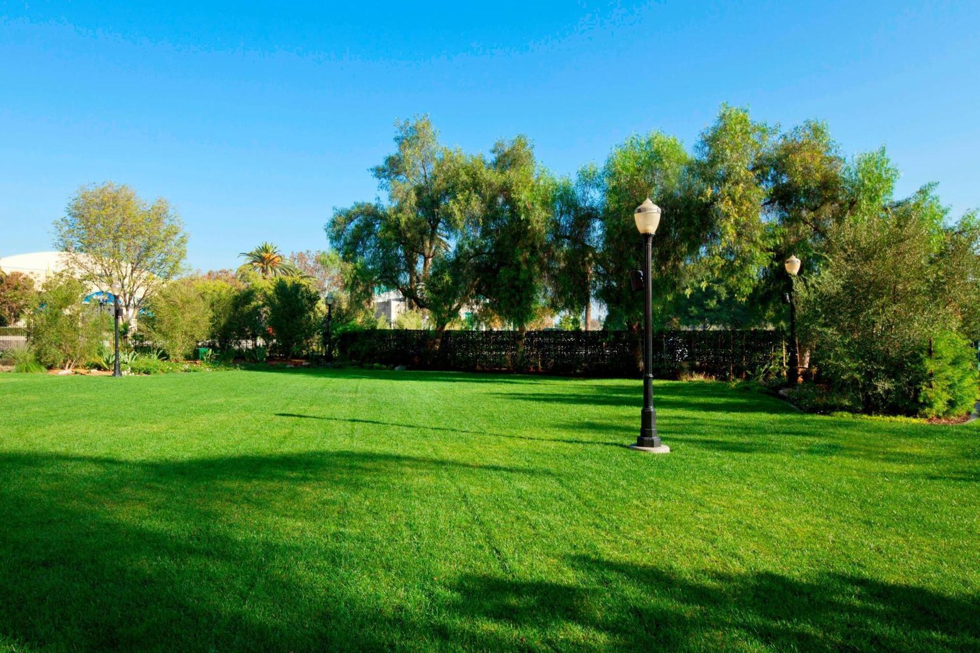 Sheraton Fairplex Suites & Conference Center Pomona Exterior photo